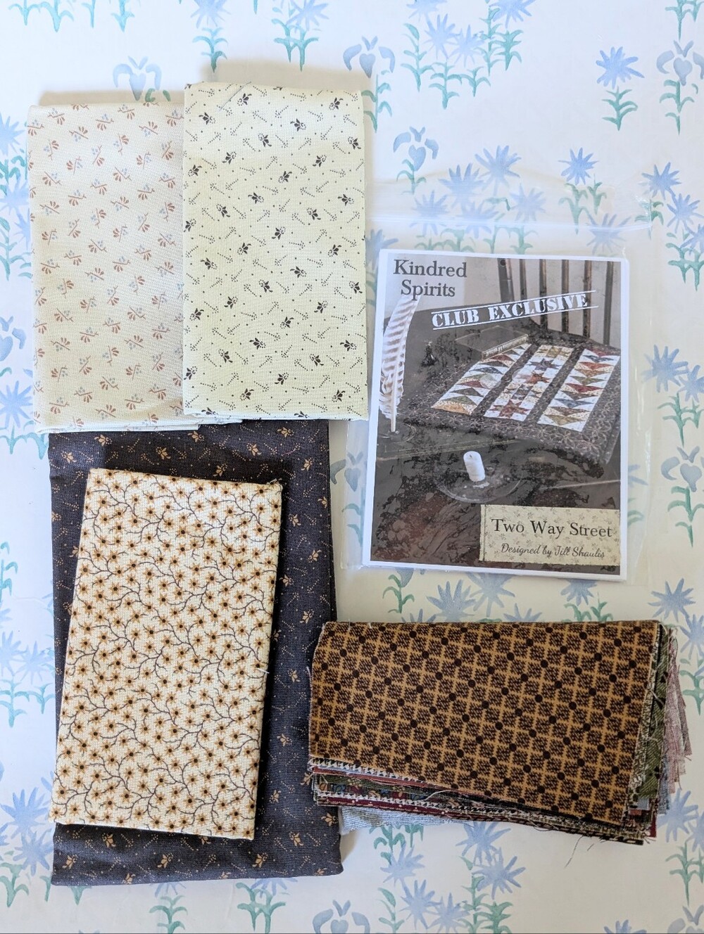 Yellow Creek Quilt Co Kindred Spirits Two Way Street Quilt Kit NEW Mini Wall DIY